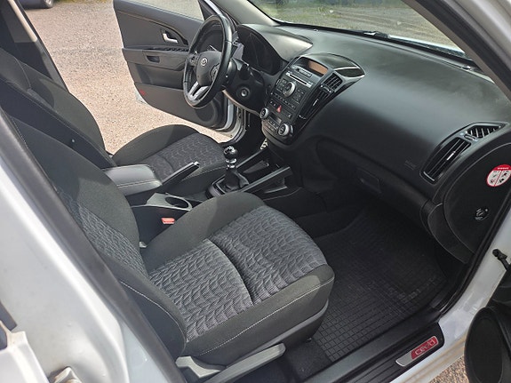 Kia Ceed 9 of 14