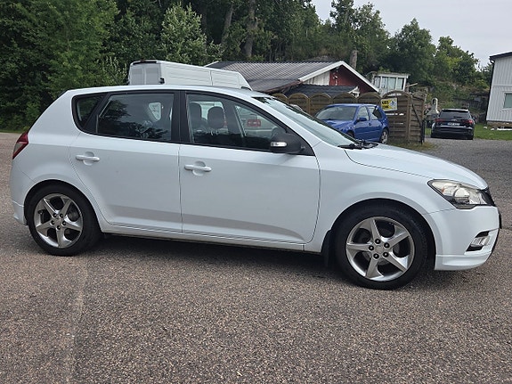 Kia Ceed 4 of 14