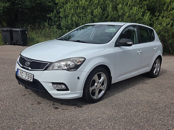 Kia Ceed 2 of 14