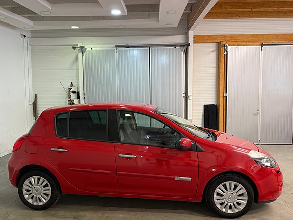Renault Clio 14 of 15