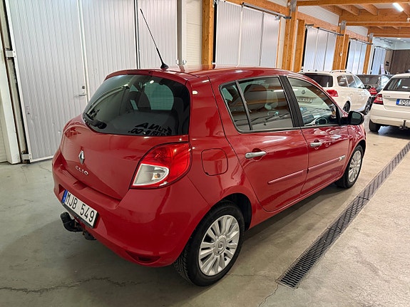 Renault Clio 12 of 15