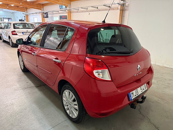Renault Clio 11 of 15