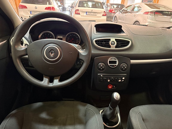 Renault Clio 9 of 15