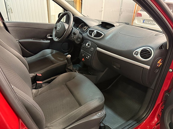 Renault Clio 15 of 15