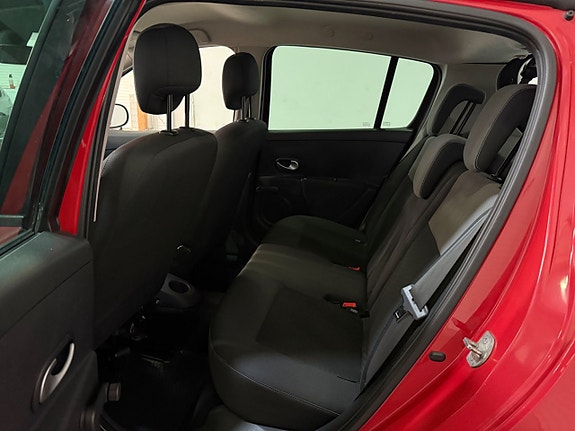Renault Clio 10 of 15