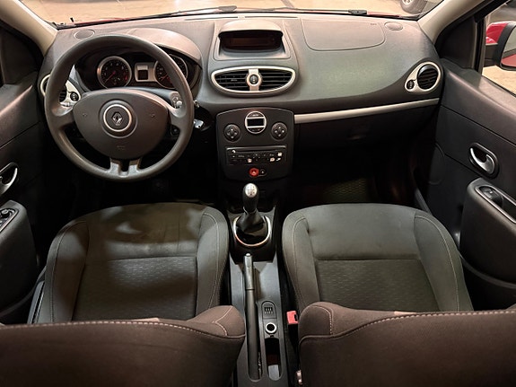 Renault Clio 8 of 15