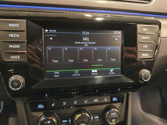 Skoda Superb 17 of 26