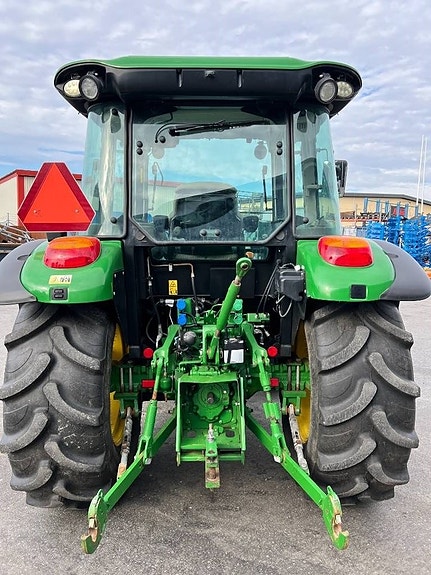 John Deere 5075 E 3 of 19