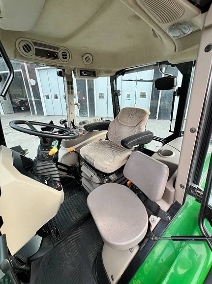 John Deere 5075 E 10 of 19