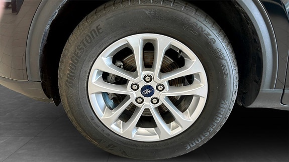 Ford Kuga 9 of 12