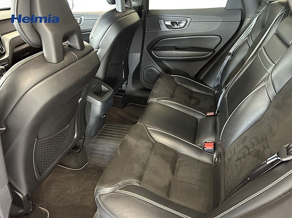 Volvo XC60 7 of 15