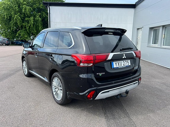 Mitsubishi Outlander 3 of 6
