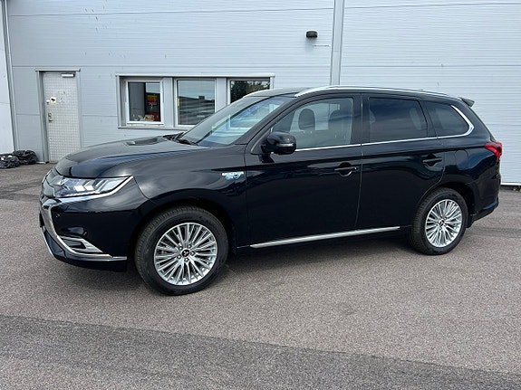 Mitsubishi Outlander 2 of 6