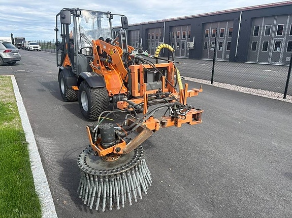 Nesbo Ogräsborste Penselborste UK 700 R / L SMS fäste La 2 of 14