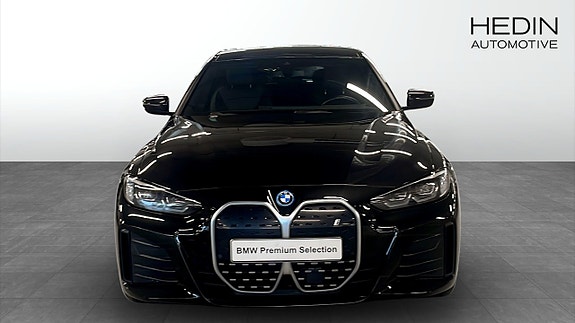 BMW i4 8 of 9