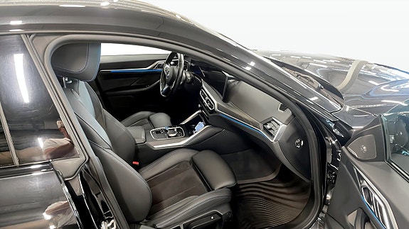 BMW i4 3 of 9