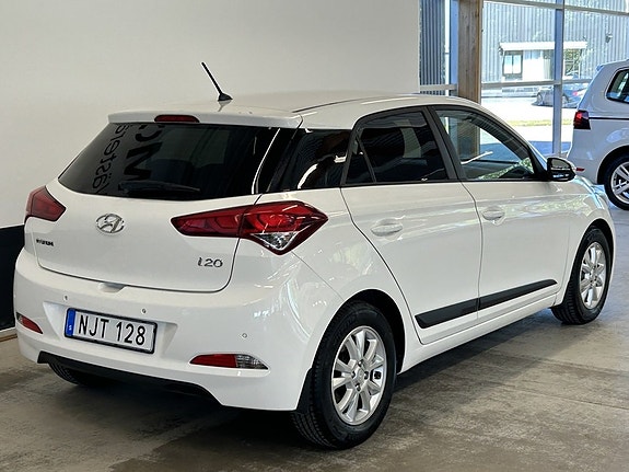 Hyundai i20 7 of 16