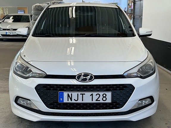 Hyundai i20 3 of 16
