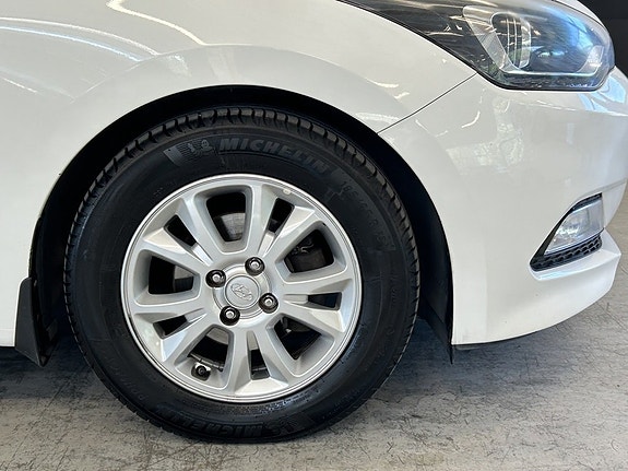 Hyundai i20 6 of 16