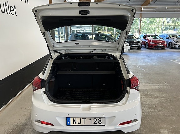 Hyundai i20 9 of 16