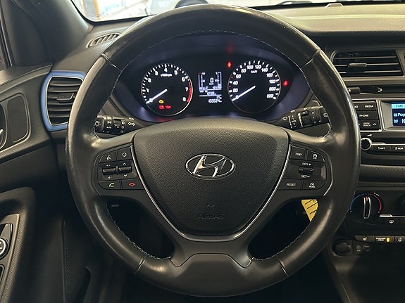 Hyundai i20 12 of 16