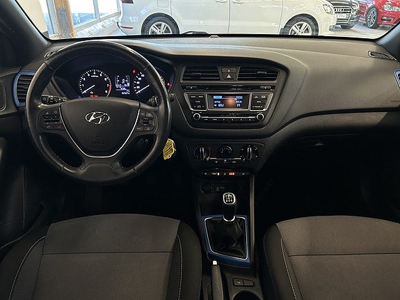 Hyundai i20 11 of 16