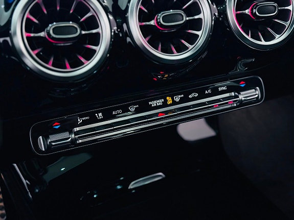 Mercedes-Benz A250 13 of 26