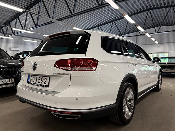 Volkswagen Passat Alltrack 4 of 11