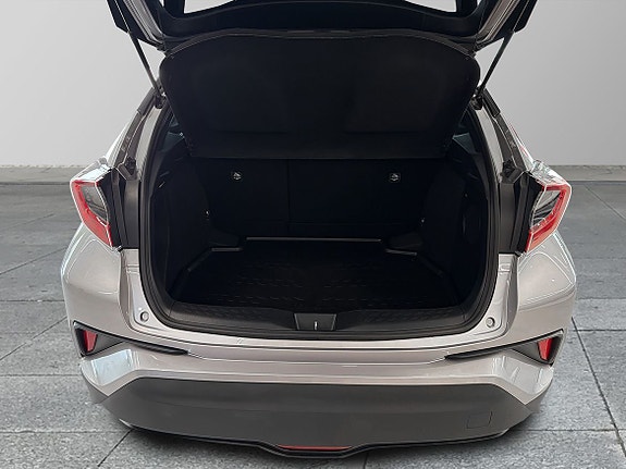 Toyota C-HR 11 of 13