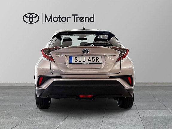 Toyota C-HR 4 of 13