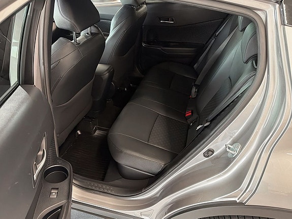 Toyota C-HR 8 of 13