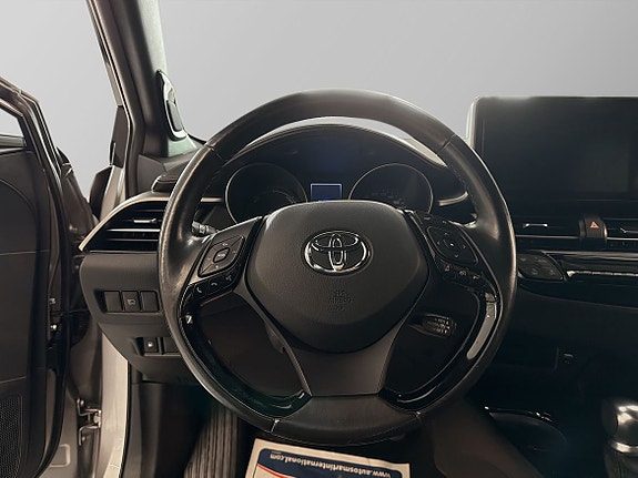 Toyota C-HR 10 of 13