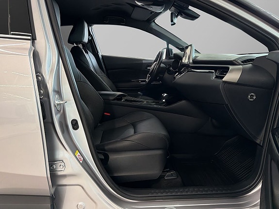 Toyota C-HR 7 of 13