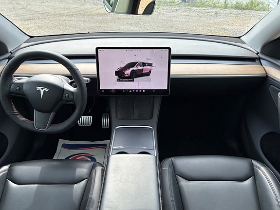 Tesla Model Y 8 of 12