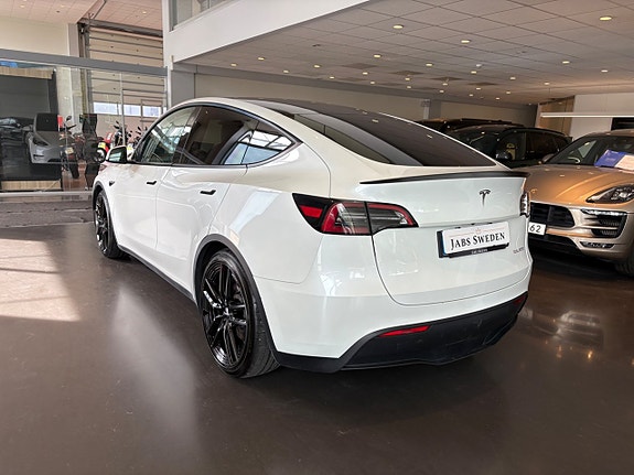 Tesla Model Y 3 of 12