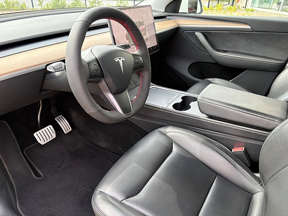 Tesla Model Y 5 of 12