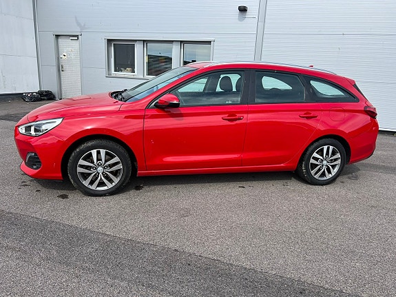 Hyundai i30 2 of 5