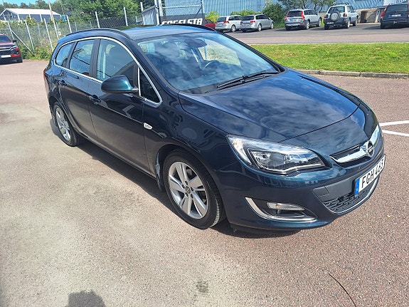Opel Astra 2 of 13