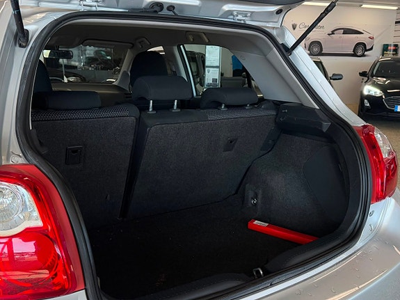 Toyota Auris 8 of 16