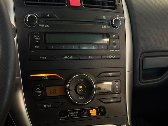 Toyota Auris 14 of 16