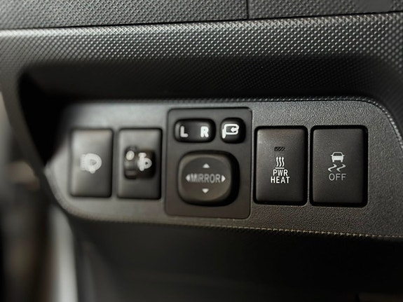 Toyota Auris 12 of 16