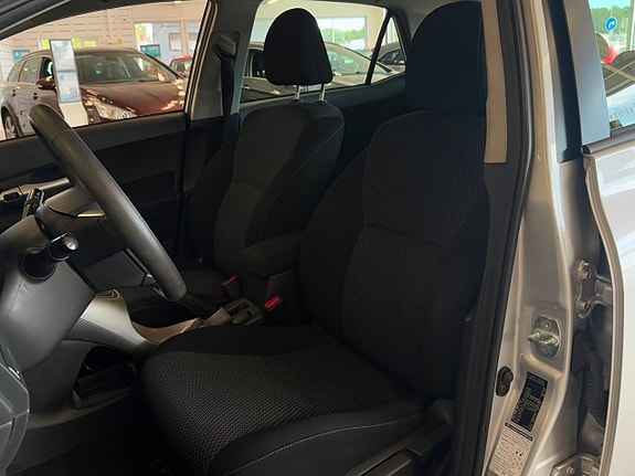 Toyota Auris 5 of 16