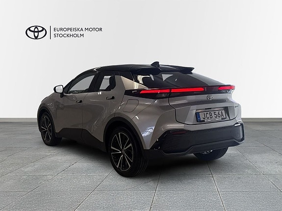 Toyota C-HR 2 of 20