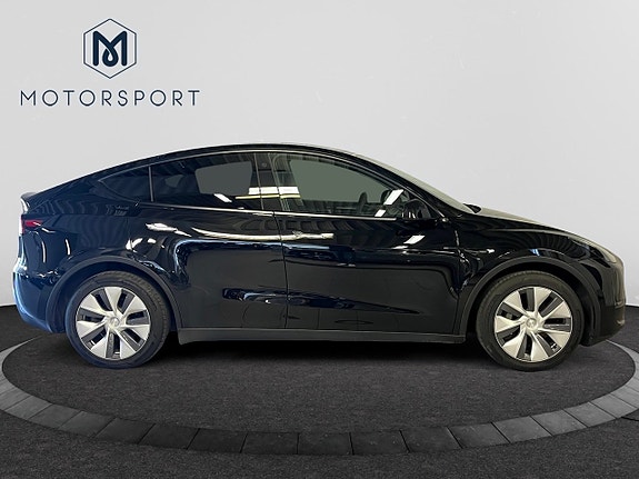 Tesla Model Y 6 of 16