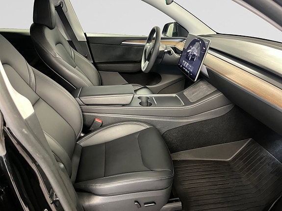 Tesla Model Y 11 of 16
