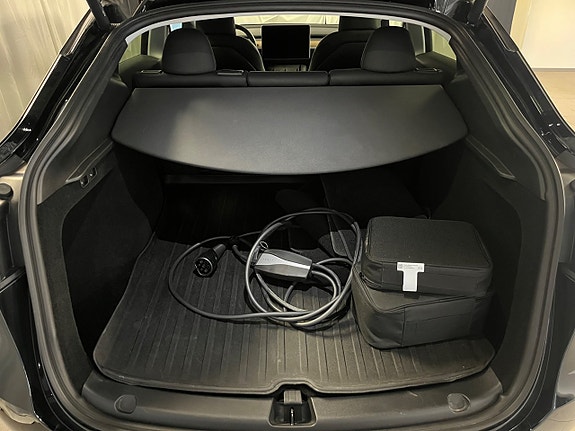 Tesla Model Y 12 of 16