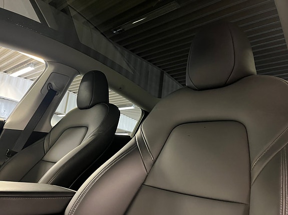 Tesla Model Y 13 of 16