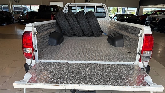 Toyota HiLux 5 of 7