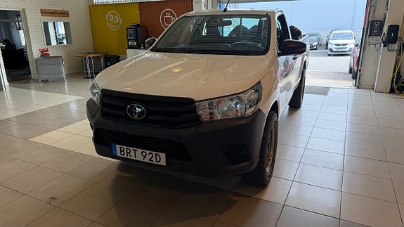 Toyota HiLux 2 of 7