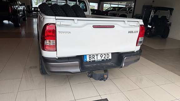 Toyota HiLux 4 of 7